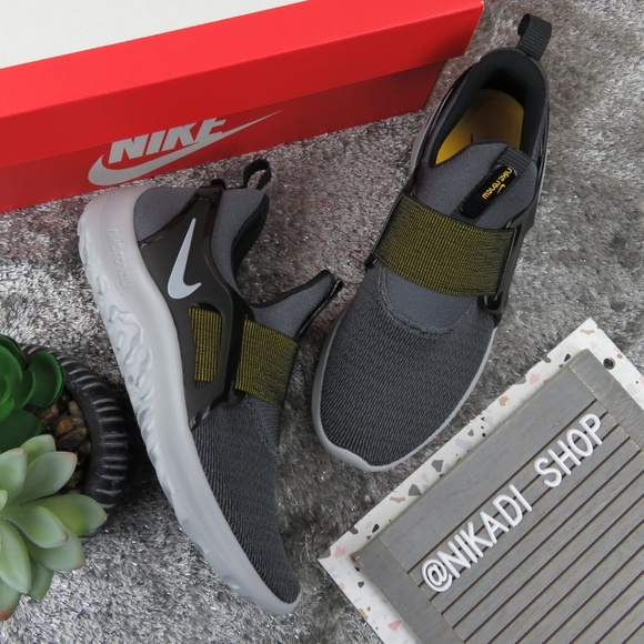 Nike Renew Sneakers - Picture 2 of 5